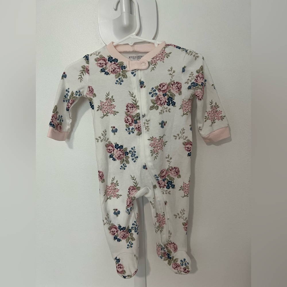 Kyle & Deena New York floral footie & headband set